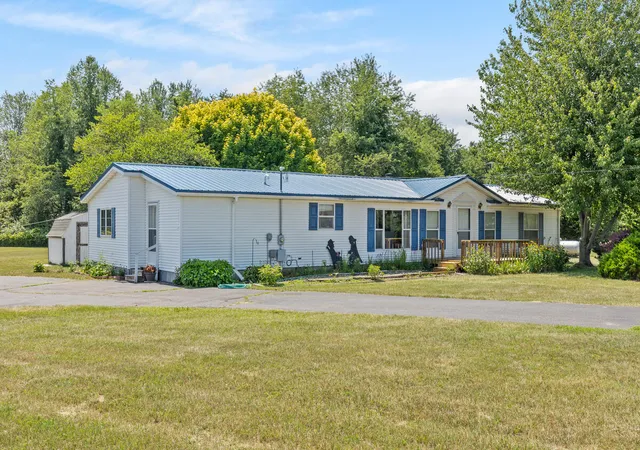 Photo 4 of Single family home for sale at 3839 Belding Rd, Belding, MI 48809 | MLS# 65026035933 | Listing updated on 2026-09-17