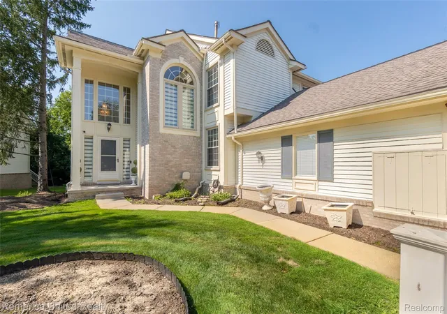 Photo 3 of Condo for sale at 7112 Winding Brk Ct #30, West Bloomfield, MI 48322 | MLS# 20261054284 | Listing updated on 2026-09-06