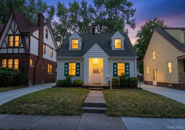 Photo 1 of Single family home for sale at 131 Dwight Ave, Pontiac, MI 48341 | MLS# 20261054293 | Listing updated on 2026-08-21