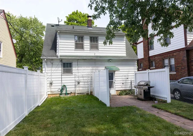 Photo 2 of Single family home for sale at 131 Dwight Ave, Pontiac, MI 48341 | MLS# 20261054293 | Listing updated on 2026-08-21