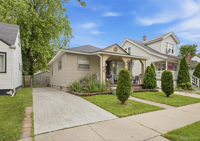 2nd image of 439 Cleveland Ave, Lincoln Park, MI 48146 | MLS# 20261054294