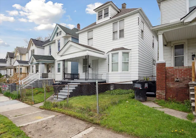 Photo 4 of Single family home for sale at 5421 Fischer St, Detroit, MI 48213 | MLS# 81026035958 | Listing updated on 2026-09-29