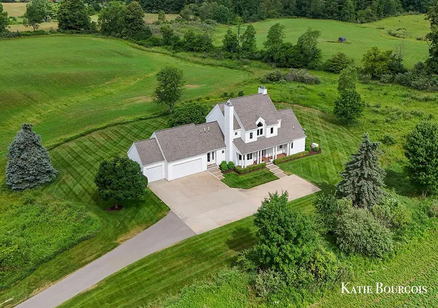 Photo 3 of Single family home for sale at 17640 16 Mile Rd, Big Rapids, MI 49307 | MLS# 65026035964 | Listing updated on 2026-07-15