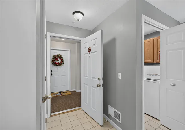 Listing Photo 4 - Condo for sale in building located at 609 Curzon Ct, Howell, MI 48843 - Unit #203