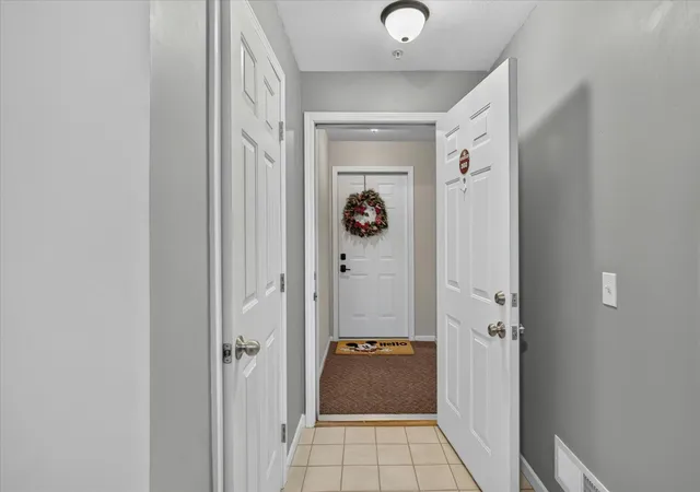 Listing Photo 5 - Condo for sale in building located at 609 Curzon Ct, Howell, MI 48843 - Unit #203