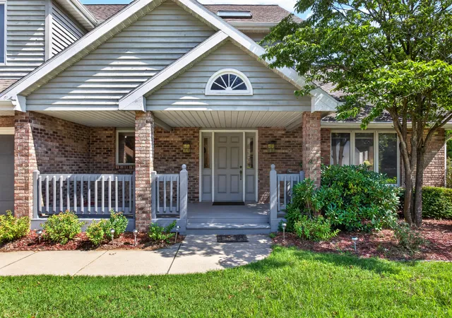 Photo 3 of Single family home for sale at 1327 Mulberry Ln, Saint Joseph, MI 49085 | MLS# 69026035975 | Listing updated on 2026-09-02