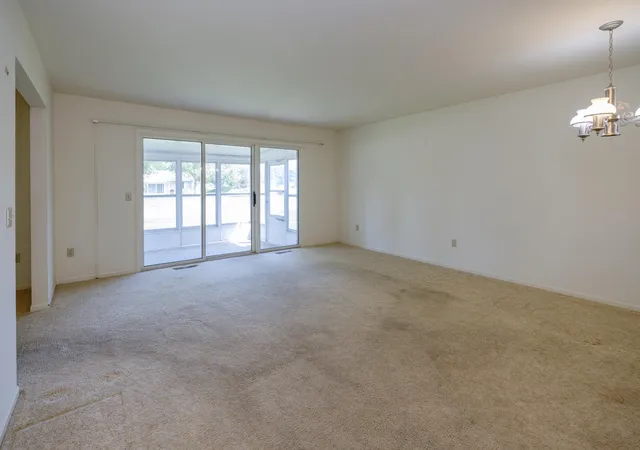 Listing Photo 3 - Condo for sale in building located at 5005 Grn Mdw Rd, Kalamazoo, MI 49009-1255
