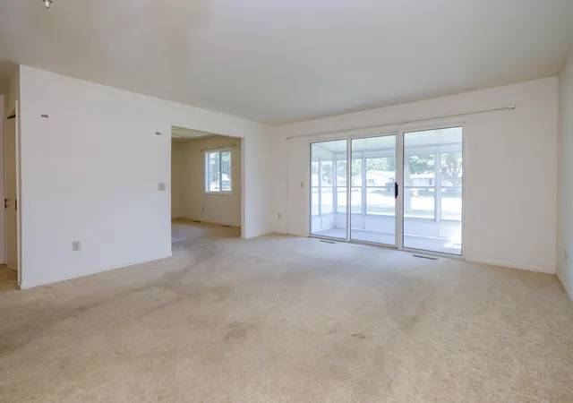 Listing Photo 4 - Condo for sale in building located at 5005 Grn Mdw Rd, Kalamazoo, MI 49009-1255