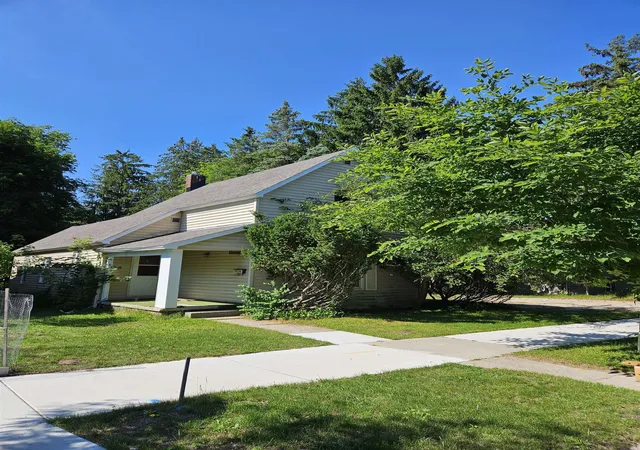 Photo 1 of Single family home for sale at 905 W 7th Street, Traverse City, MI 49684 | MLS# 78080071075 | Listing updated on 2026-07-27