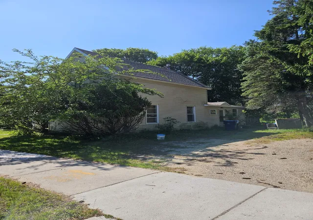 Photo 2 of Single family home for sale at 905 W 7th Street, Traverse City, MI 49684 | MLS# 78080071075 | Listing updated on 2026-07-27
