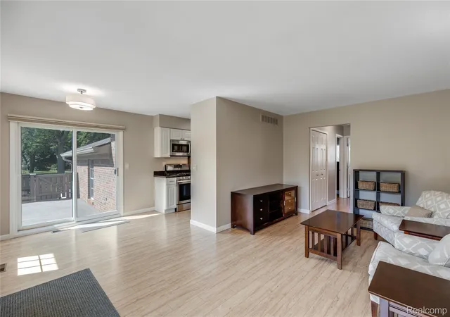 Listing Photo 3 - Condo for sale in building located at 2802 Bombridge Ct, Ann Arbor, MI 48104