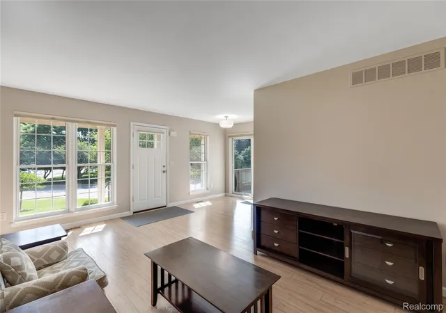 Listing Photo 4 - Condo for sale in building located at 2802 Bombridge Ct, Ann Arbor, MI 48104