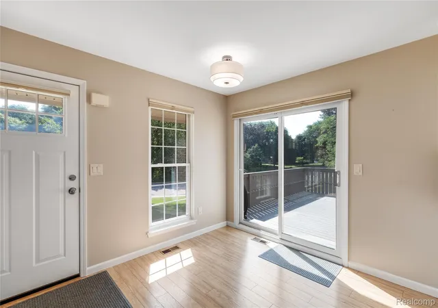 Listing Photo 5 - Condo for sale in building located at 2802 Bombridge Ct, Ann Arbor, MI 48104