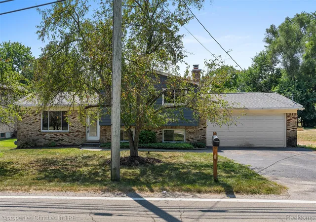 4th image of 4881 Greer Rd, West Bloomfield, MI 48324 | MLS# 20261054348