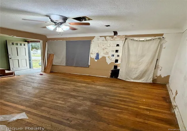 Photo 3 of Single family home for sale at 4409 Pengelly Rd, Flint, MI 48507 | MLS# 20261054354 | Listing updated on 2026-09-14