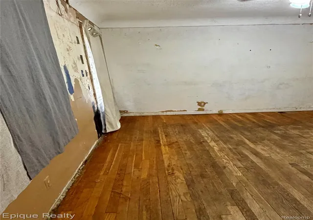 Photo 4 of Single family home for sale at 4409 Pengelly Rd, Flint, MI 48507 | MLS# 20261054354 | Listing updated on 2026-09-14