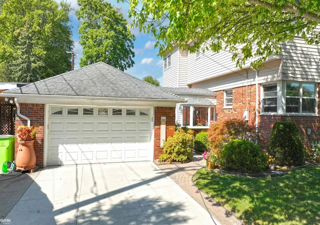 image of 28900 S River Rd, Harrison Township, MI 48045 | MLS# 58050214937
