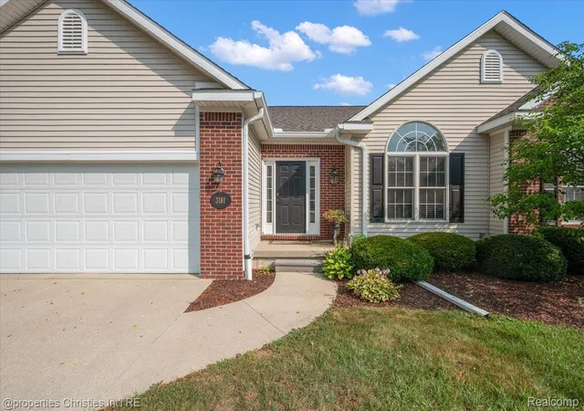 Listing Photo 2 - Condo for sale in building located at 3181 Ivy Ln, Grand Blanc, MI 48439