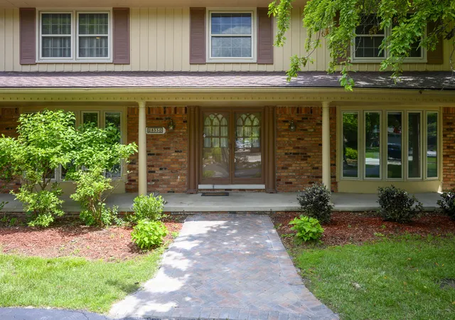 Photo 2 of Single family home for sale at 28550 Tavistock Trl, Southfield, MI 48034 | MLS# 81026036010 | Listing updated on 2026-08-31