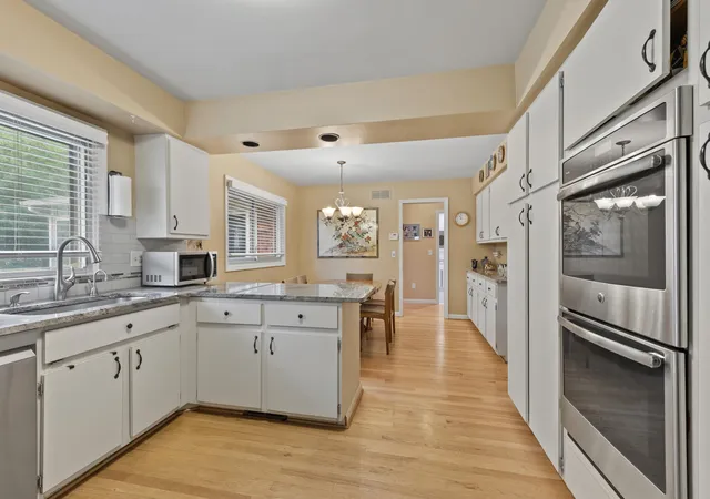 Photo 3 of Single family home for sale at 28550 Tavistock Trl, Southfield, MI 48034 | MLS# 81026036010 | Listing updated on 2026-08-31