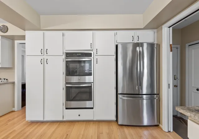 Photo 4 of Single family home for sale at 28550 Tavistock Trl, Southfield, MI 48034 | MLS# 81026036010 | Listing updated on 2026-08-31