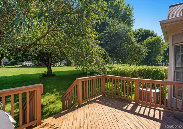 Listing Photo 2 - Condo for sale in building located at 39681 Muirfield Ln, Northville, MI 48168
