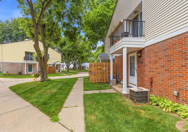 Photo 18 of Condo for sale at 24746 Meadow Crk Dr, Harrison Township, MI 48045 | MLS# 58050214942 | Listing updated on 2026-07-15
