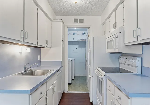 Photo 5 of Condo for sale at 24746 Meadow Crk Dr, Harrison Township, MI 48045 | MLS# 58050214942 | Listing updated on 2026-07-15