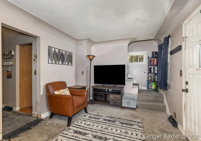 Photo 4 of Single family home for sale at 2600 Day Ave NW, Grand Rapids, MI 49544 | MLS# 65026036025 | Listing updated on 2026-09-12