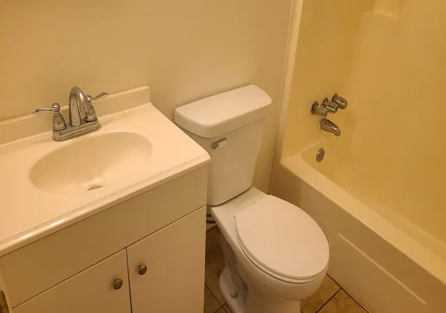 Listing Photo 5 - Condo for sale in building located at 1828 Winton Ave, Kalamazoo, MI 49001