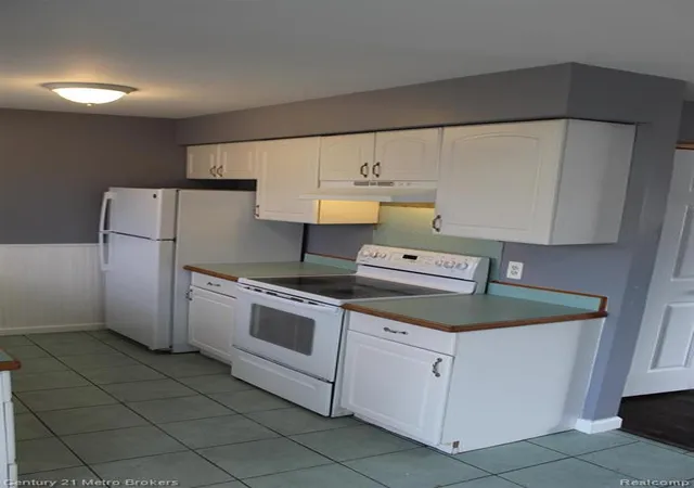 3rd image of 3509 Ridgecliffe Dr, Flint, MI 48532 | MLS# 20261054420
