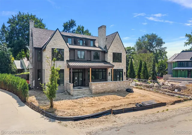 4th image of 592 Lakeside Dr, Birmingham, MI 48009 | MLS# 20261054418