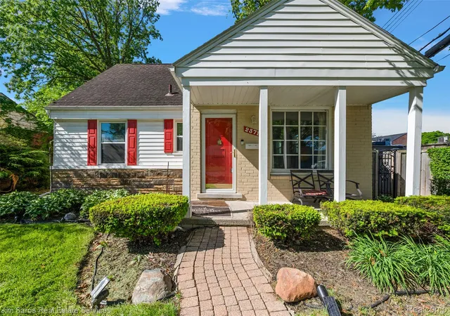 Photo 3 of Single family home for sale at 2371 Allard Ave, Grosse Pointe Woods, MI 48236 | MLS# 20261054423 | Listing updated on 2026-09-15