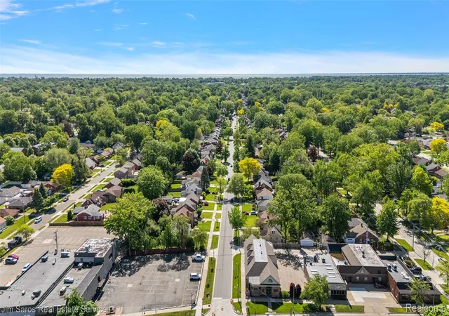 Photo 4 of Single family home for sale at 2371 Allard Ave, Grosse Pointe Woods, MI 48236 | MLS# 20261054423 | Listing updated on 2026-09-15