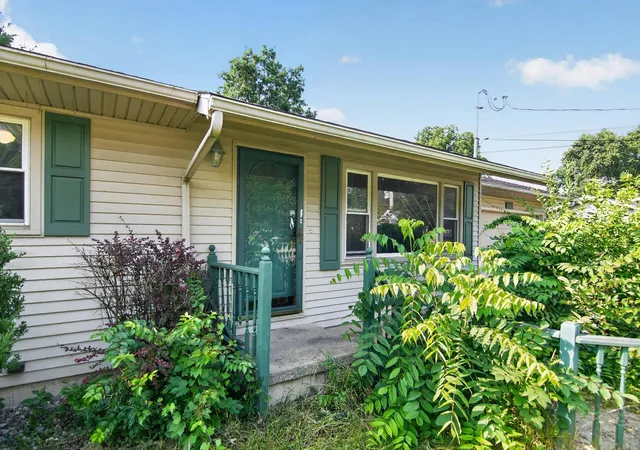 4th image of 3015 John Glenn Dr, Jackson, MI 49201 | MLS# 81026036036