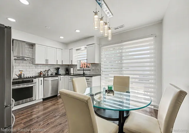 Listing Photo 5 - Condo for sale in building located at 45277 Universal Ct, Shelby Township, MI 48317