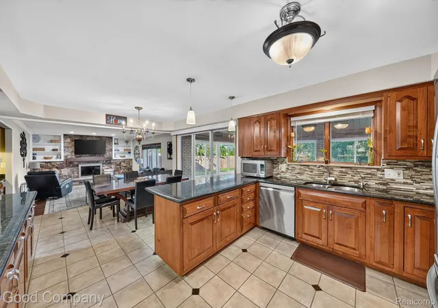 3rd image of 38921 Santa Barbara St, Clinton Township, MI 48036 | MLS# 20261054444