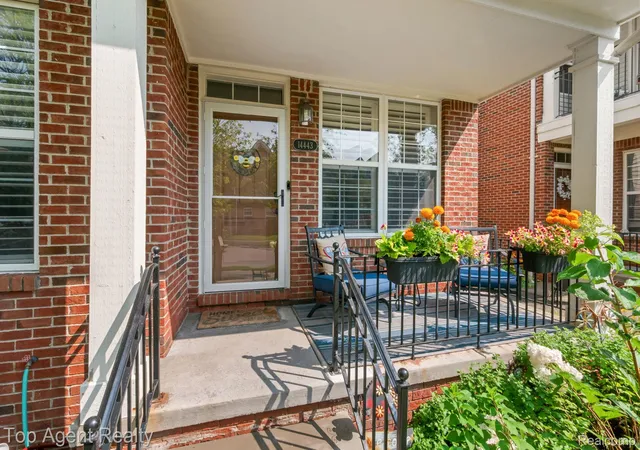 Listing Photo 3 - Condo for sale in building located at 14443 Victoria Dr, Sterling Heights, MI 48313