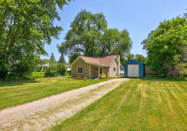 Photo 2 of Single family home for sale at 1177 S Poseyville Rd, Midland, MI 48640 | MLS# 61050214955 | Listing updated on 2026-09-01