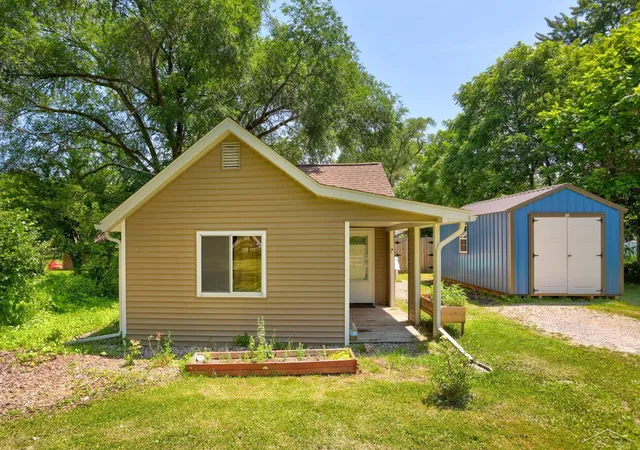 Photo 3 of Single family home for sale at 1177 S Poseyville Rd, Midland, MI 48640 | MLS# 61050214955 | Listing updated on 2026-09-01