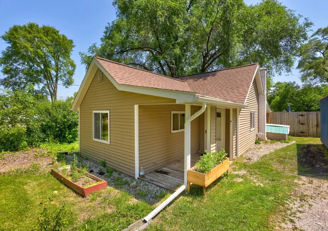Photo 3 of Single family home for sale at 1177 S Poseyville Rd, Midland, MI 48640 | MLS# 61050214955 | Listing updated on 2026-09-01
