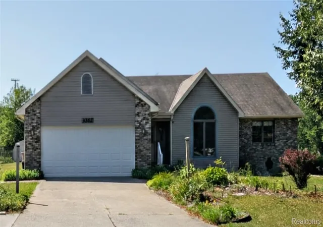 Photo 1 of Single family home for sale at 9362 Bennett Lake Rd, Fenton, MI 48430 | MLS# 20261054456 | Listing updated on 2026-08-16
