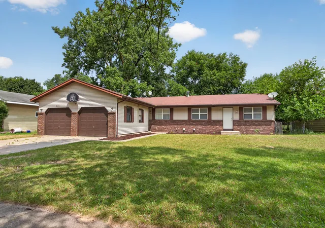 1st image of 2141 Shangrai La Dr Se, Grand Rapids, MI 49508 | MLS# 65026036060