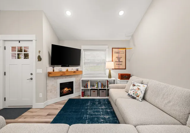 Photo 3 of Single family home for sale at 9232 S Flaska Dr, Solon Township Leelanau, MI 49621 | MLS# 78080071096 | Listing updated on 2026-09-10