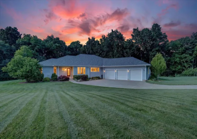 2nd image of 9348 Stoneview Ln, Whitmore Lake, MI 48189 | MLS# 81026036071