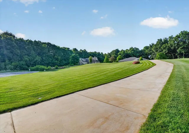 3rd image of 9348 Stoneview Ln, Whitmore Lake, MI 48189 | MLS# 81026036071