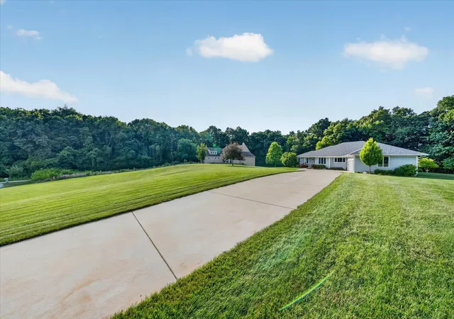 4th image of 9348 Stoneview Ln, Whitmore Lake, MI 48189 | MLS# 81026036071