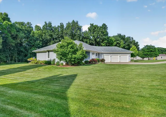 5th image of 9348 Stoneview Ln, Whitmore Lake, MI 48189 | MLS# 81026036071
