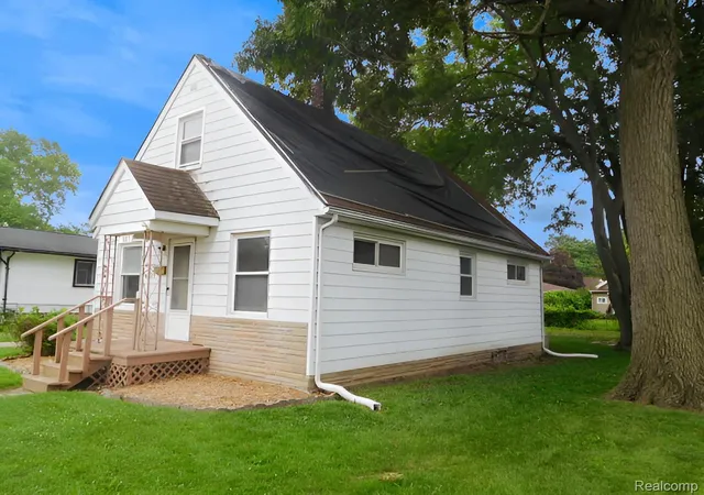 Photo 3 of Single family home for sale at 387 W Maxlow Ave, Hazel Park, MI 48030 | MLS# 20261054477 | Listing updated on 2026-07-29