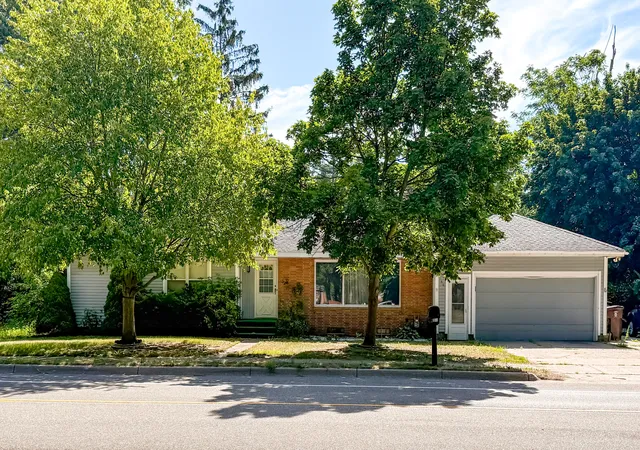 Photo 2 of Single family home for sale at 744 S Quarterline Rd, Muskegon, MI 49442 | MLS# 71026036077 | Listing updated on 2026-09-17